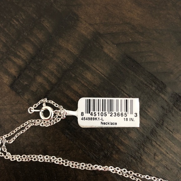 “L” initial Necklace NWT - Picture 4 of 5